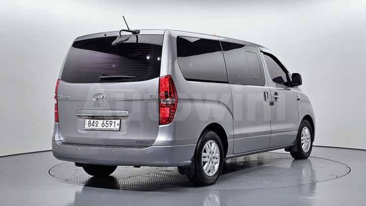 Hyundai Starex 2017 — 2