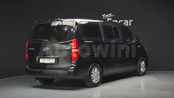 Hyundai Starex 2017 — 2