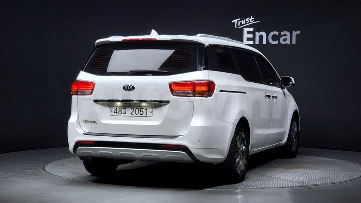 Kia Carnival 2015 — 2