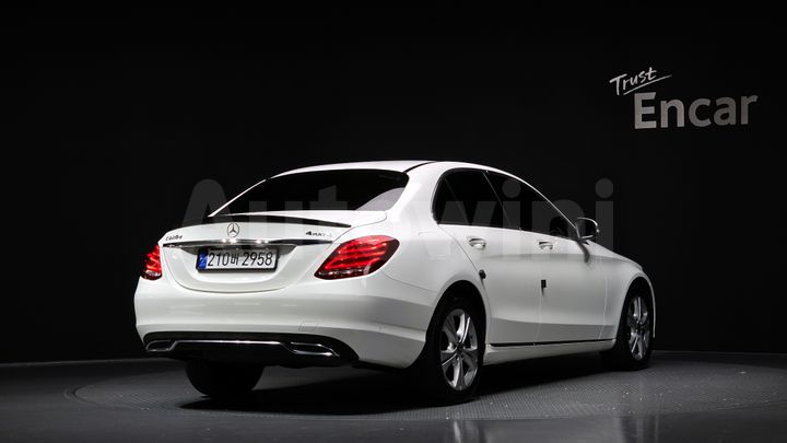 Mercedes-Benz C Class 2018 — 2
