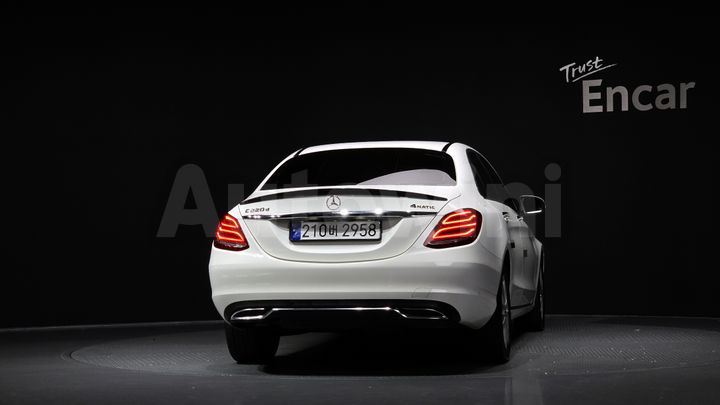 Mercedes-Benz C Class 2018 — 4