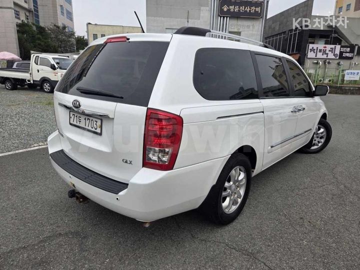 Kia Carnival 2013 — 4