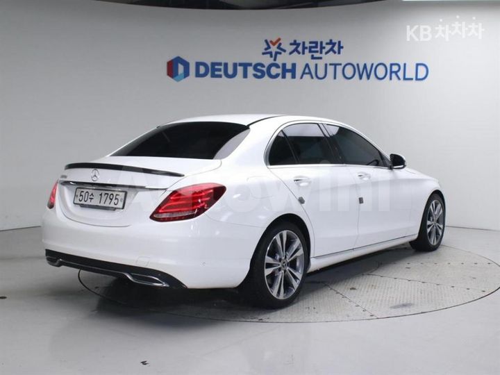 Mercedes-Benz C Class 2018 — 2
