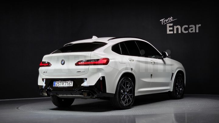 BMW X4 2023 — 2