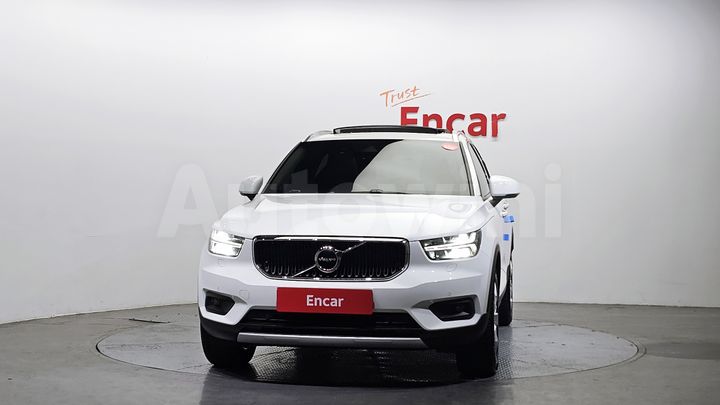 Volvo XC40 2021 — 3