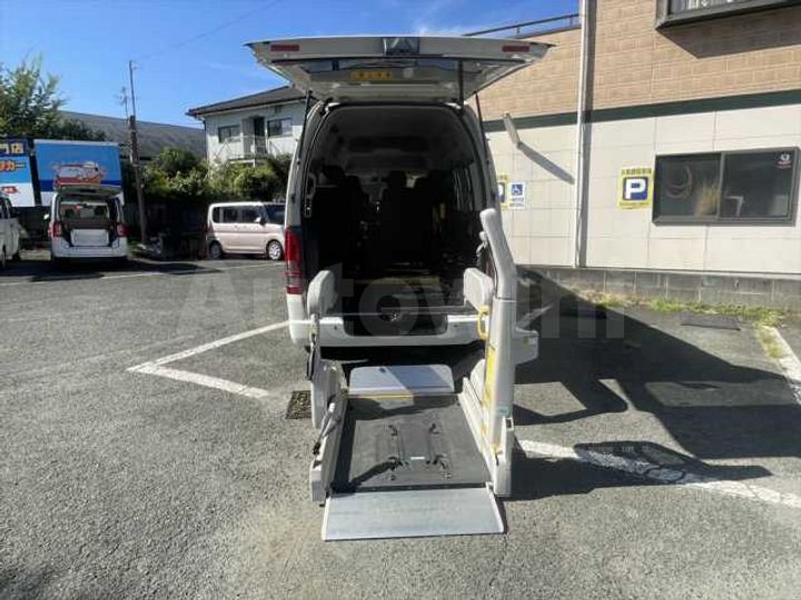 Toyota Hiace 2013 — 2