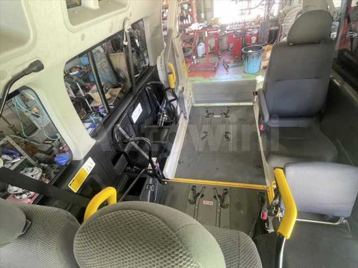 Toyota Hiace 2013 — 5