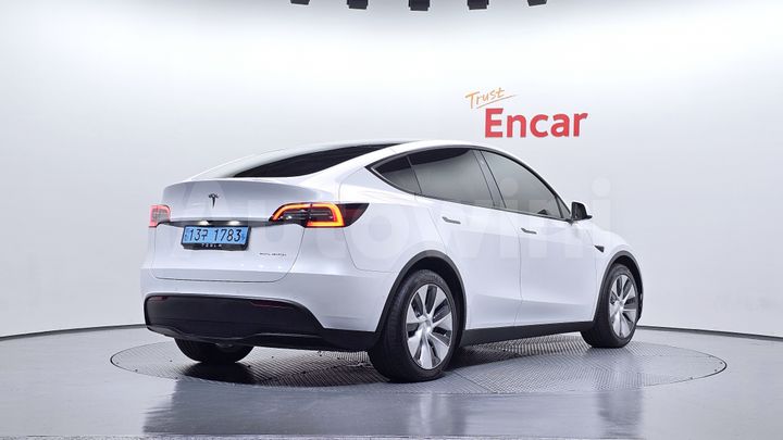 Tesla Model Y 2021 — 2