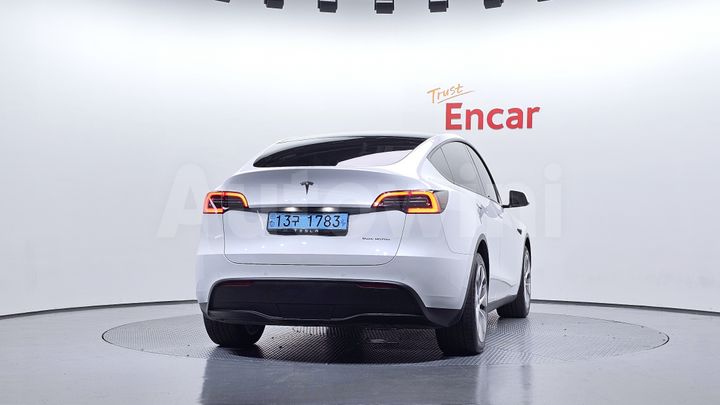 Tesla Model Y 2021 — 4