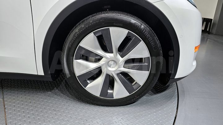Tesla Model Y 2021 — 5