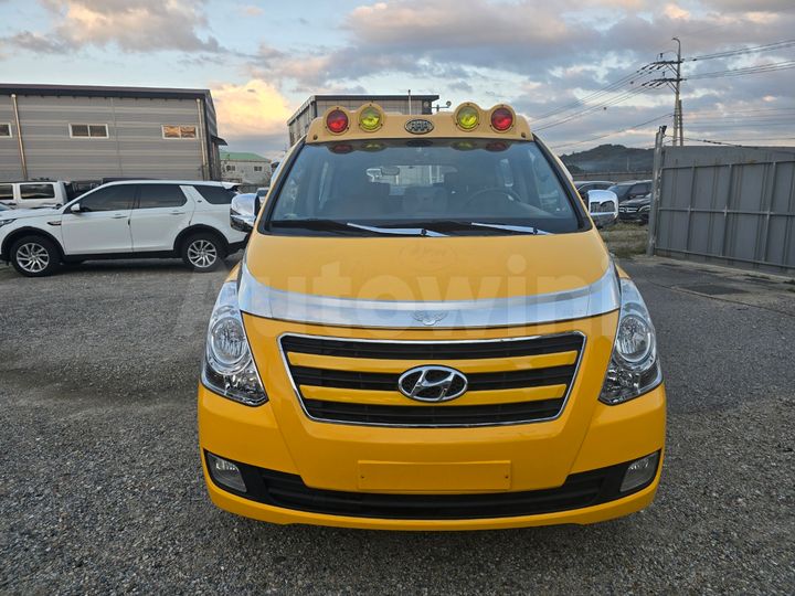 Hyundai Starex 2017 — 2