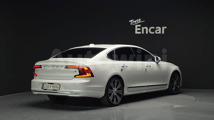 Volvo S90 2024 — 2