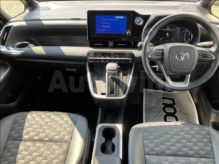 Toyota Voxy 2023 — 3