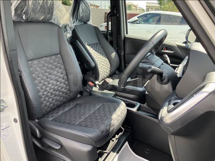 Toyota Voxy 2023 — 4