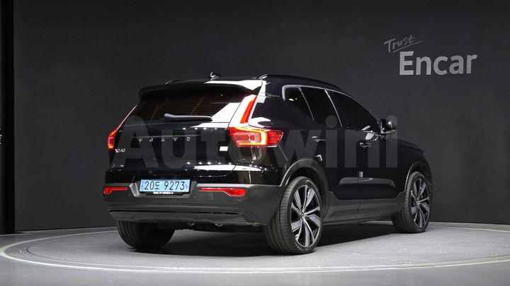 Volvo XC40 2022 — 2