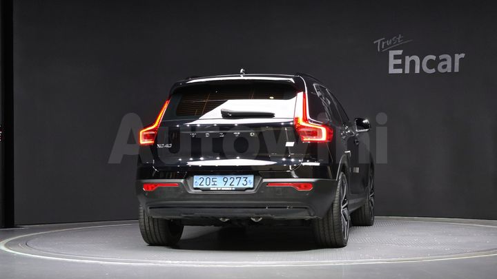 Volvo XC40 2022 — 4