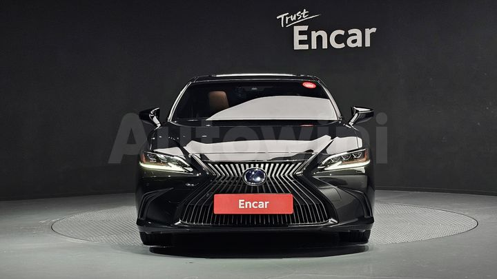 Lexus ES 2019 — 3
