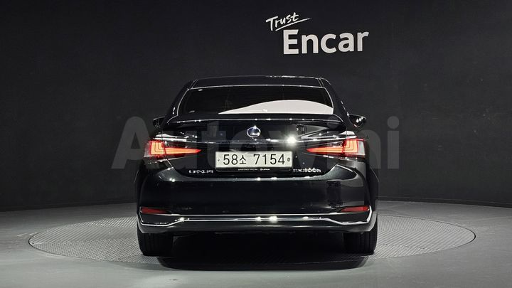 Lexus ES 2019 — 4