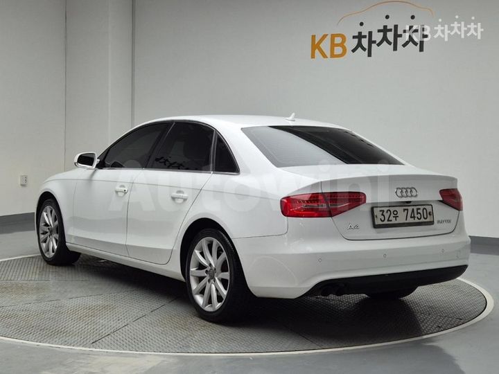 Audi A4 2013 — 2
