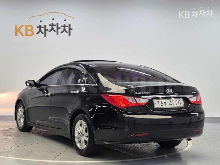 Hyundai Sonata 2010 — 2
