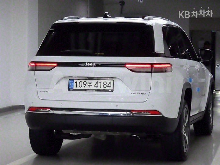 Jeep Cherokee 2023 — 4