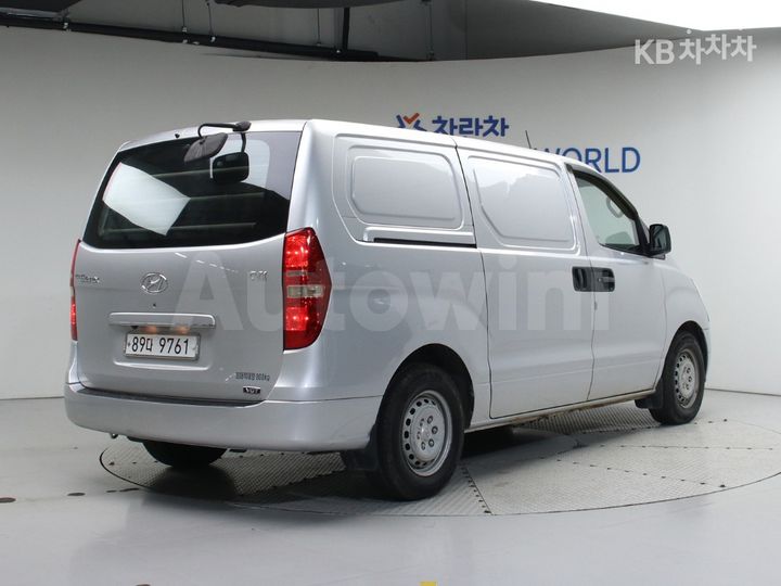 Hyundai Starex 2009 — 2