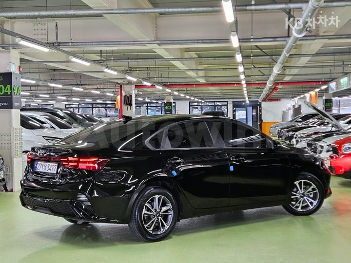Kia K3 2023 — 3