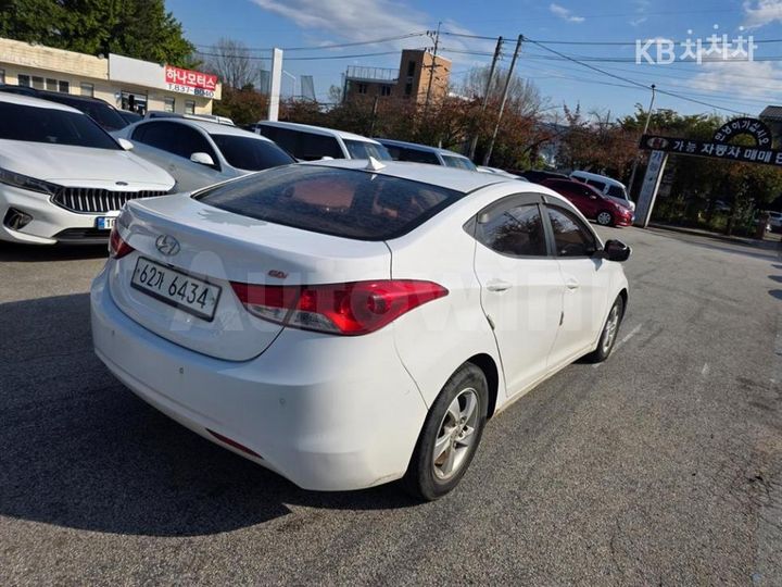 Hyundai Avante 2014 — 3