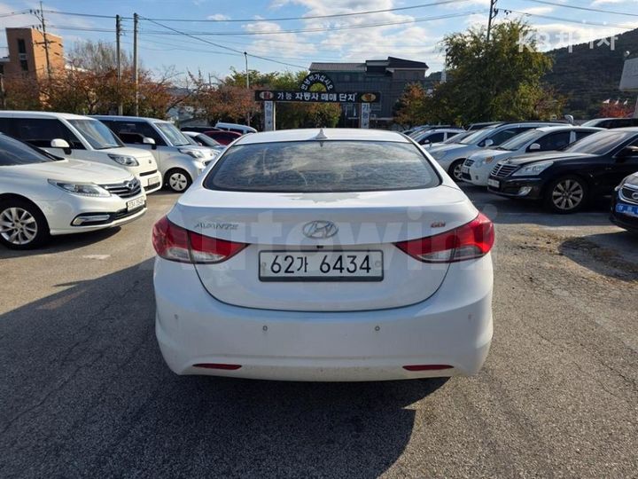 Hyundai Avante 2014 — 4