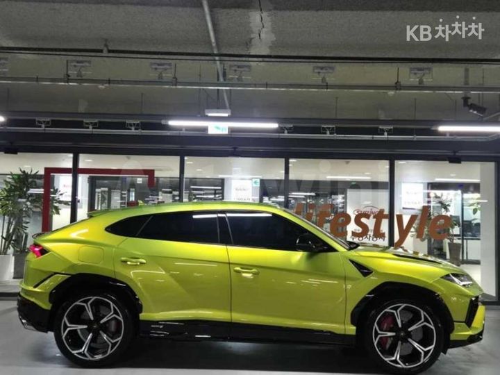 Lamborghini Urus 2024 — 3