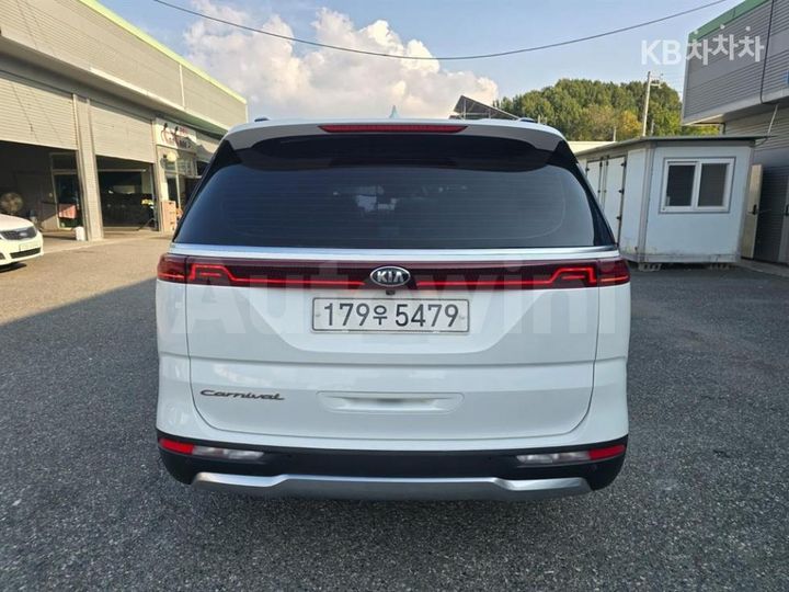 Kia Carnival 2021 — 3