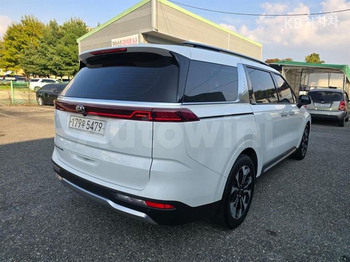 Kia Carnival 2021 — 5