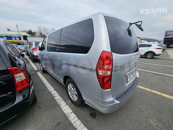 Hyundai Starex 2009 — 2