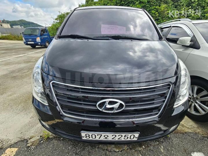 Hyundai Starex 2017 — 2