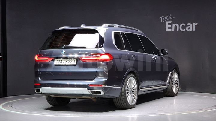 BMW X7 2021 — 2
