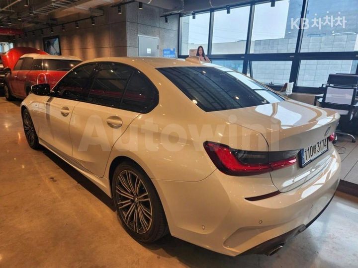 BMW 3 Series 2021 — 3