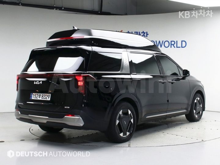 Kia Carnival 2025 — 2