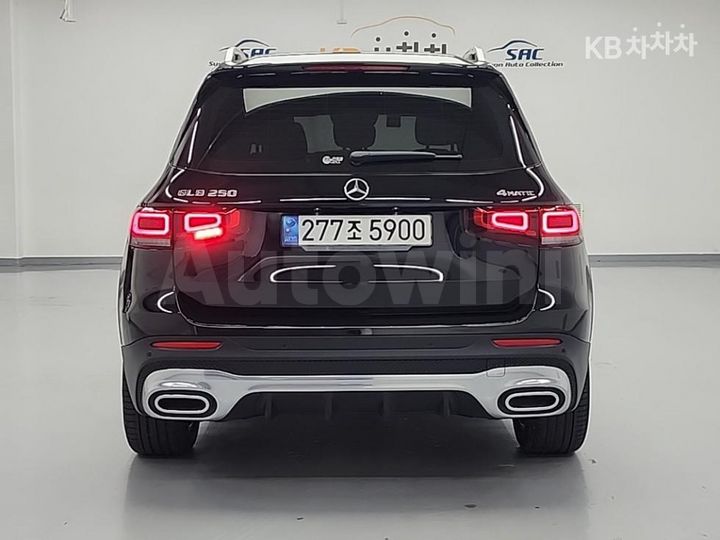 Mercedes Benz GLB Class 2023 — 3