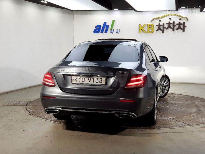 Mercedes Benz E Class 2019 — 3