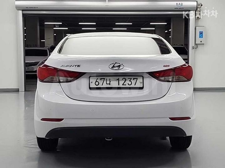 Hyundai Avante 2015 — 3