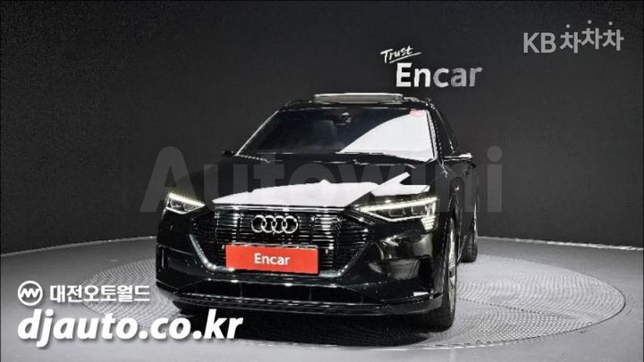 Audi e-tron 2022 — 3