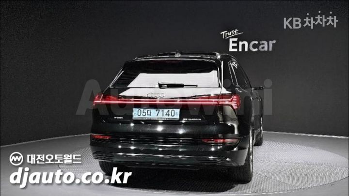 Audi e-tron 2022 — 4
