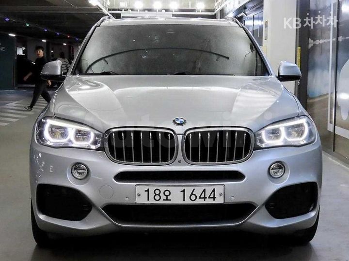 BMW X5 2017 — 2
