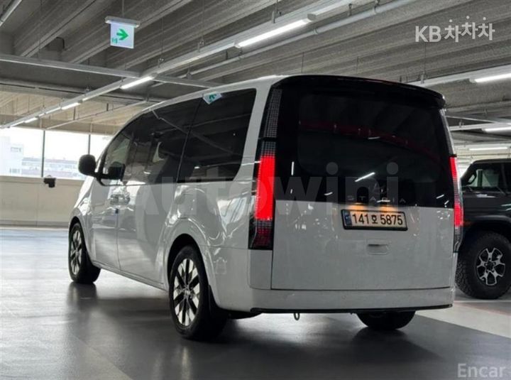 Hyundai Staria 2022 — 5