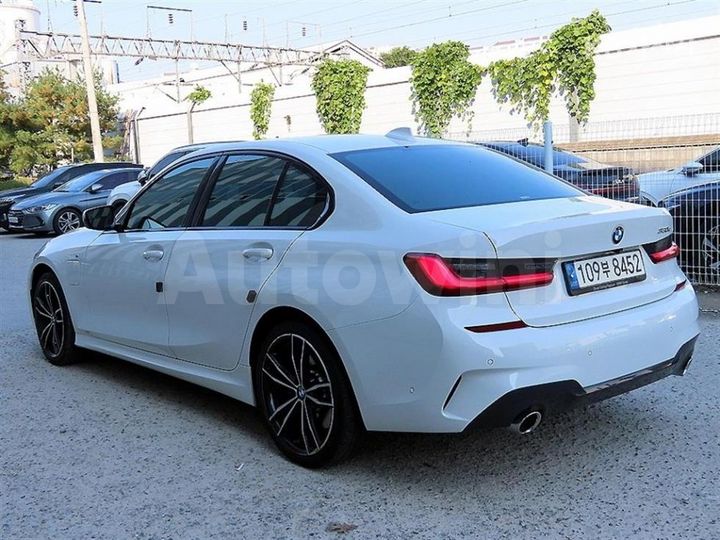 BMW 3 Series 2021 — 3