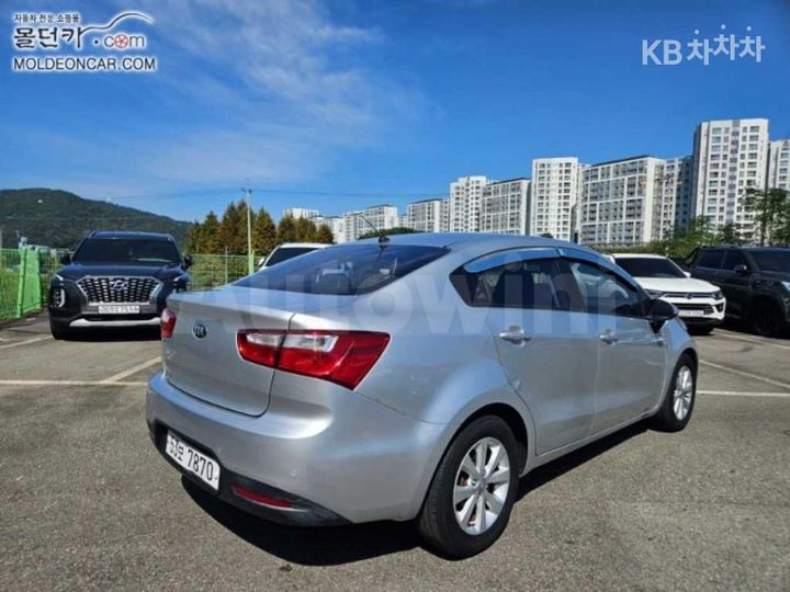 Kia Pride 2013 — 3