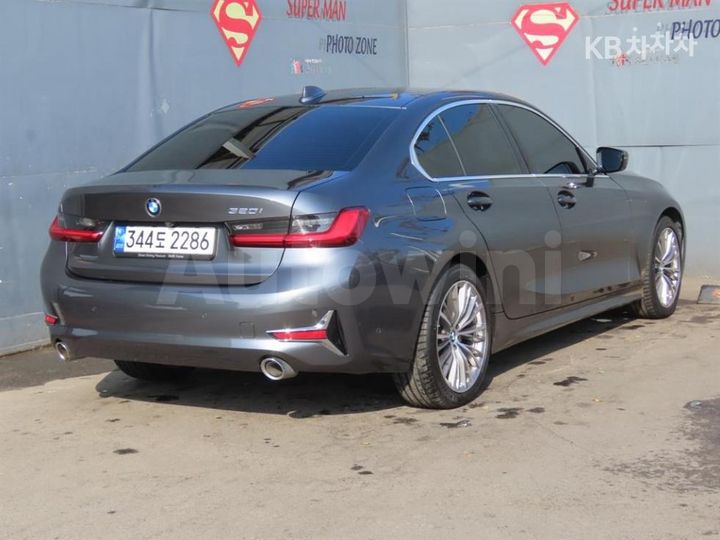 BMW 3 Series 2021 — 3