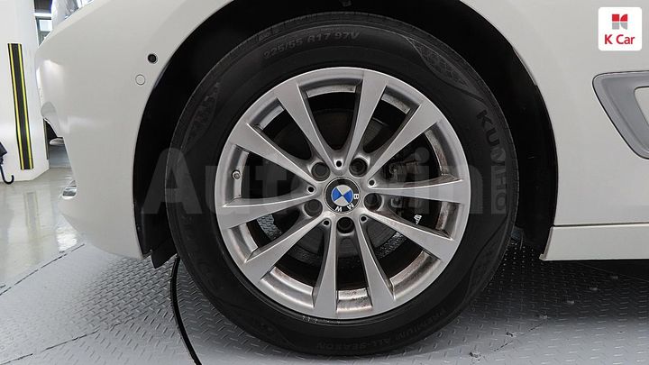 BMW 3 Series 2020 — 5