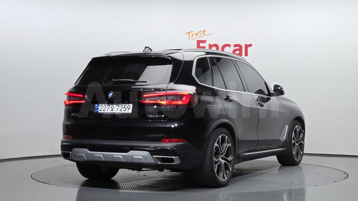 BMW X5 2023 — 2