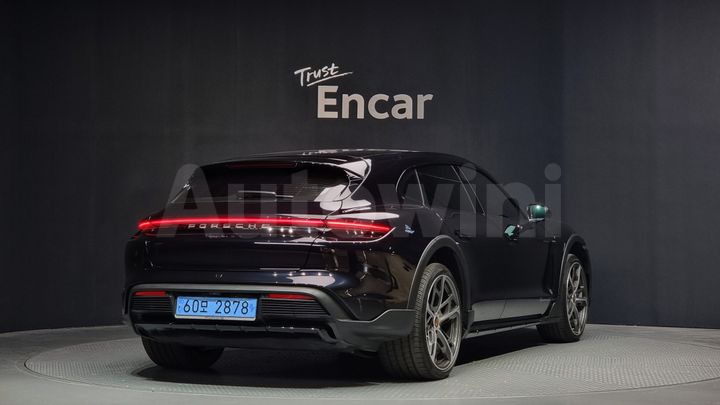 Porsche Taycan 2024 — 2